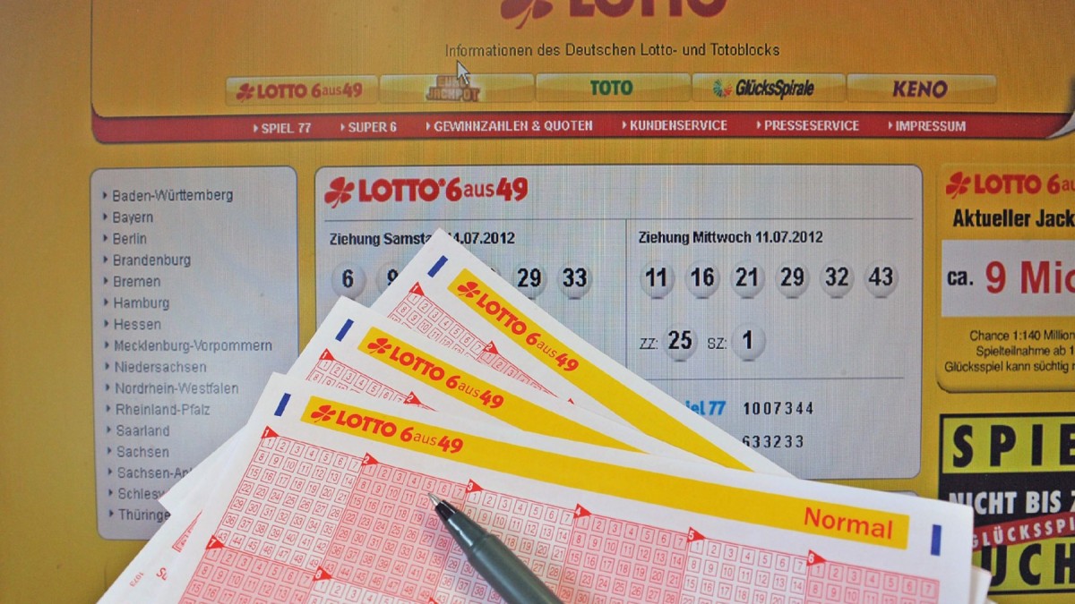Die Glücksspirale kann auch über klassische Lottoscheine gespielt werden. Im Fall eines Gewinnes erhält man eine stattliche monatliche Sofortrente.