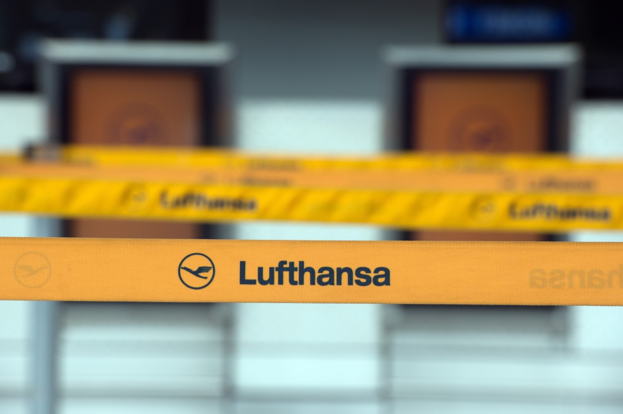 Ein Mitarbeiter der Lufthansa schießt gegen das Unternehmen (Symbolfoto).