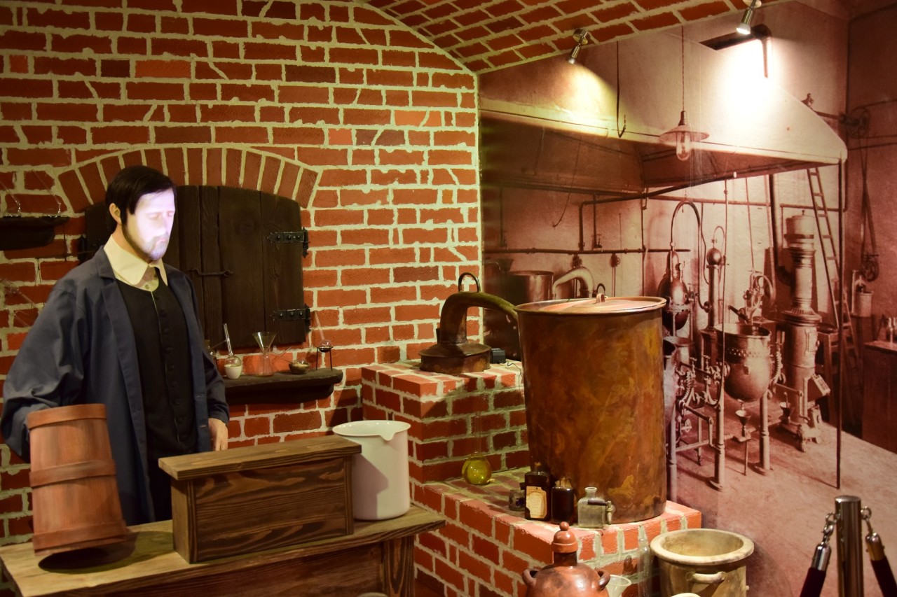 Im Direktionsgebäude von 1865 befindet sich eine Ausstellung zur Apothekengeschichte und den Anfängen der Mine.