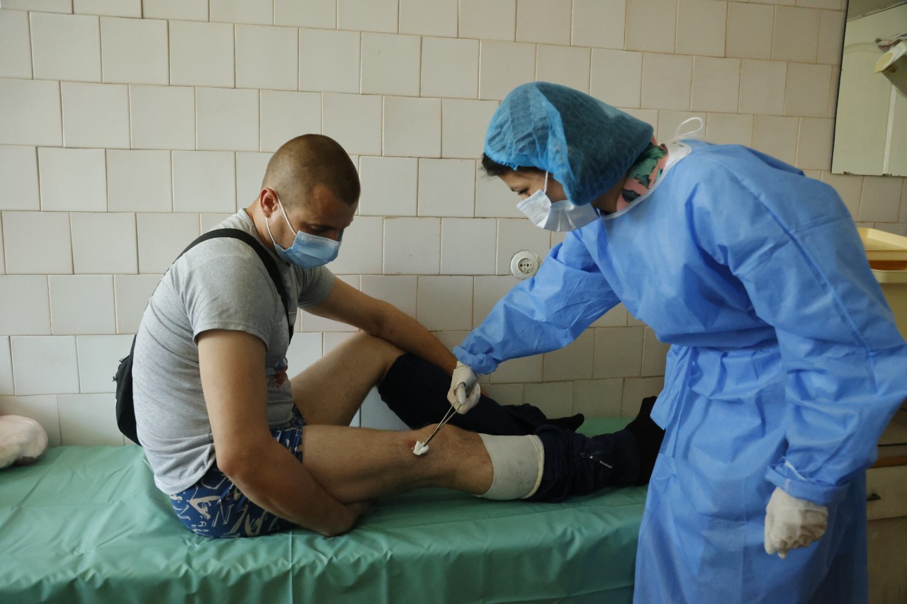 In der Ukraine gibt es viele Verwundete und Verletzte. 