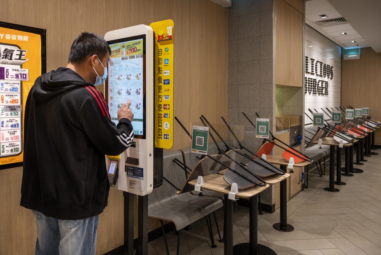 Der Mann wollte sein Essen an einem Selbstbedienungsterminal bei McDonald's bestellen. (Symbolbil)