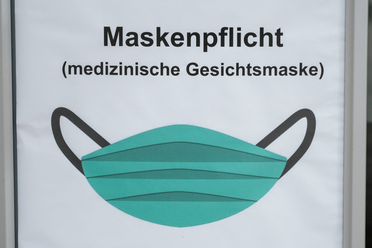 Maskenpflicht in NRW: Ab Montag kann neben anderen Lockerungen die FFP2-Maske gegen eine medizinische getauscht werden. (Symbolbild)