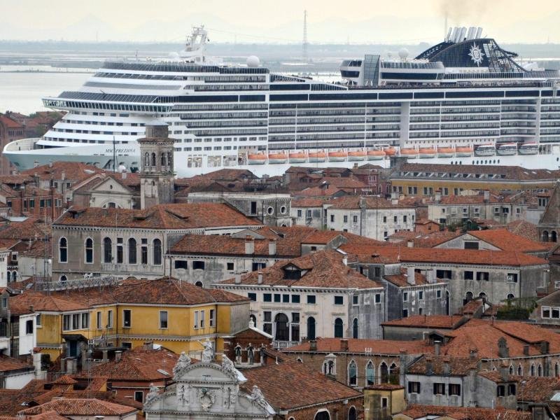 Mehr Schiff als Altstadt: Die Unesco sieht in Venedig einen Verlust an historischer Authentizität.
