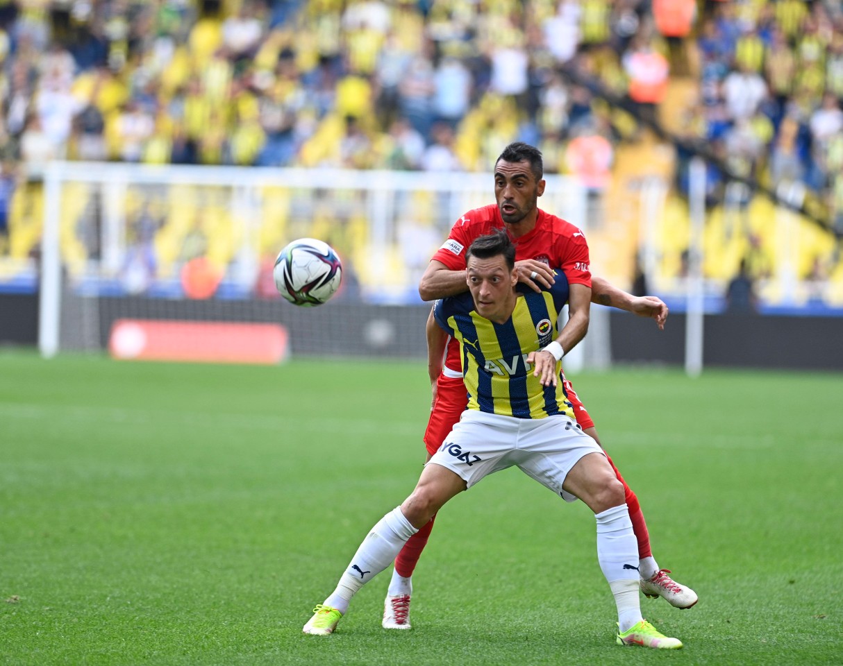 Mesut Özil kam mit Fenerbahce gegen Sivasspor nicht über ein 1:1 hinaus.