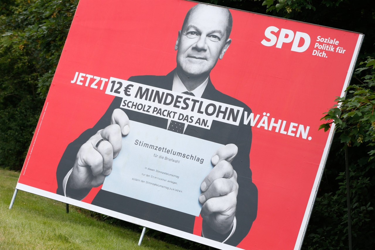 Olaf Scholz warb mit 12 Euro Mindestlohn im Wahlkampf. Doch für die Rentenansprüche hilft ein solcher Lohn wenig. 