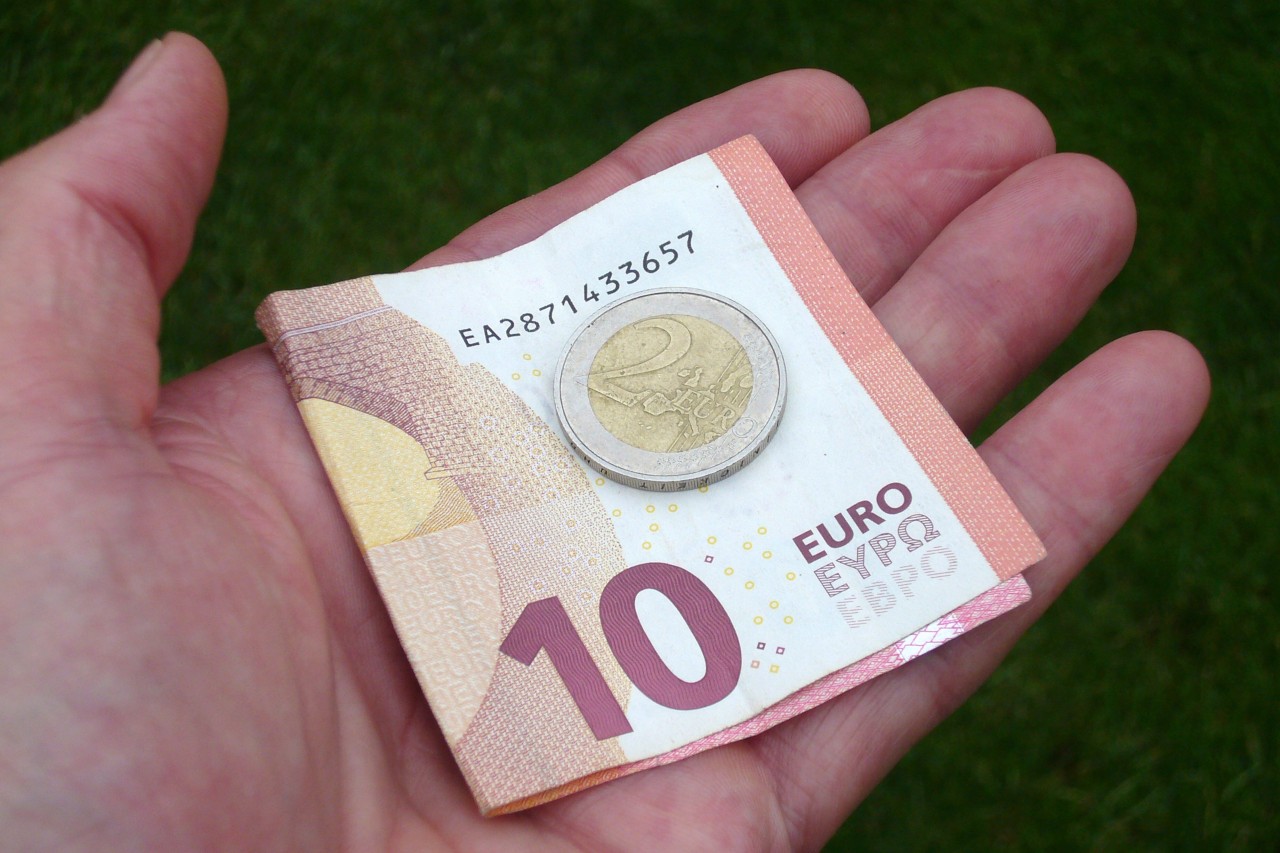 Der Mindestlohn steigt im Oktober auf 12 Euro. (Symbolbild)