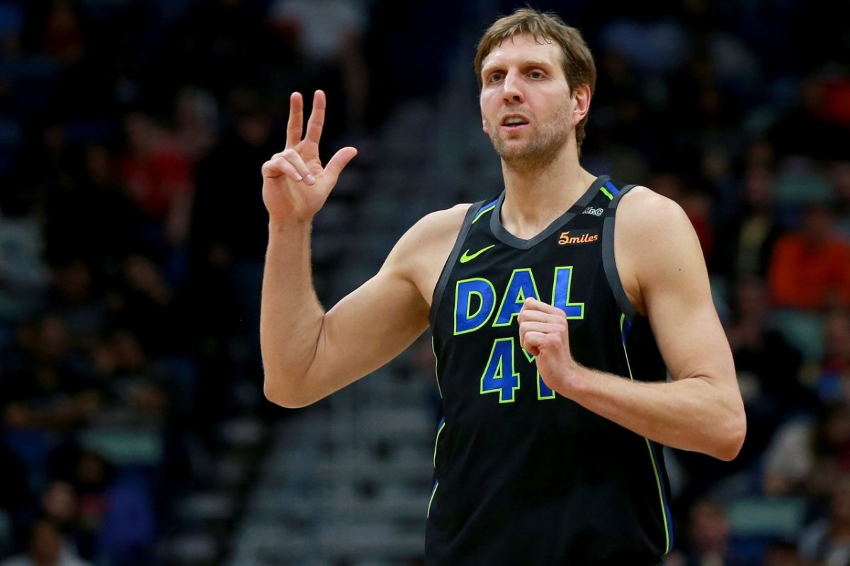 NOWITZKI DALLAS MAVERICKS.jpg