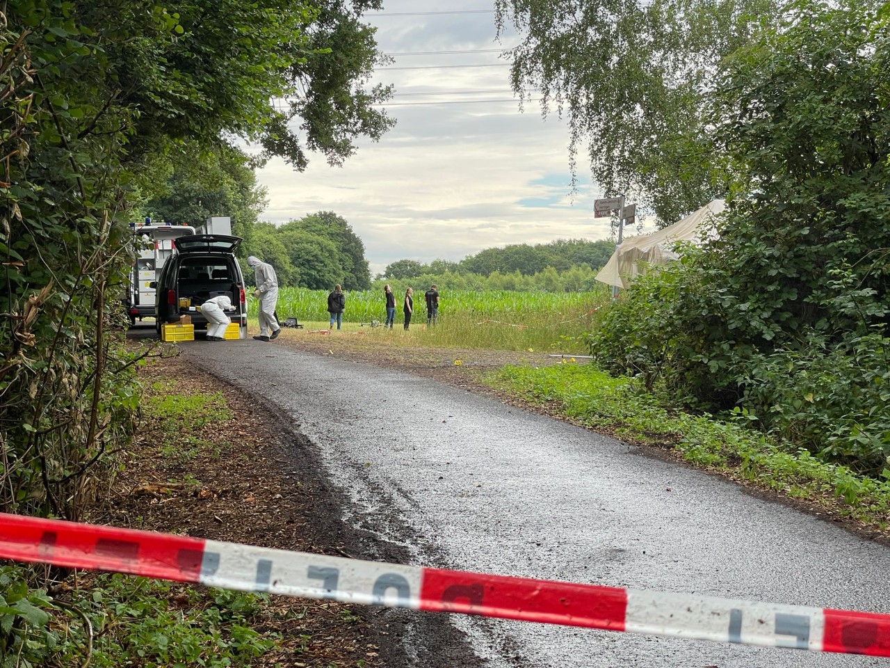 NRW: Einsatzkräfte der Spurensicherung arbeiten am Fundort der Leiche in Hamm.