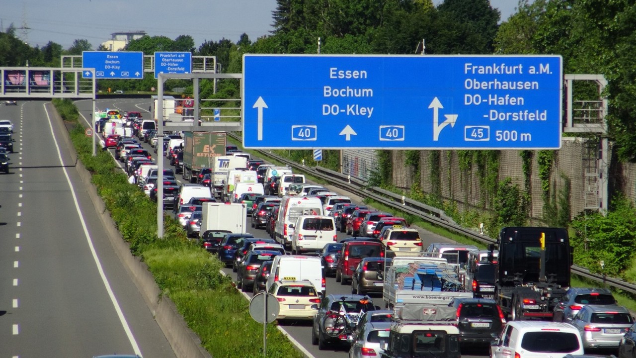 Die A40 bei Dortmund musste wegen einer Spurensuche zwischenzeitig gesperrt werden. 