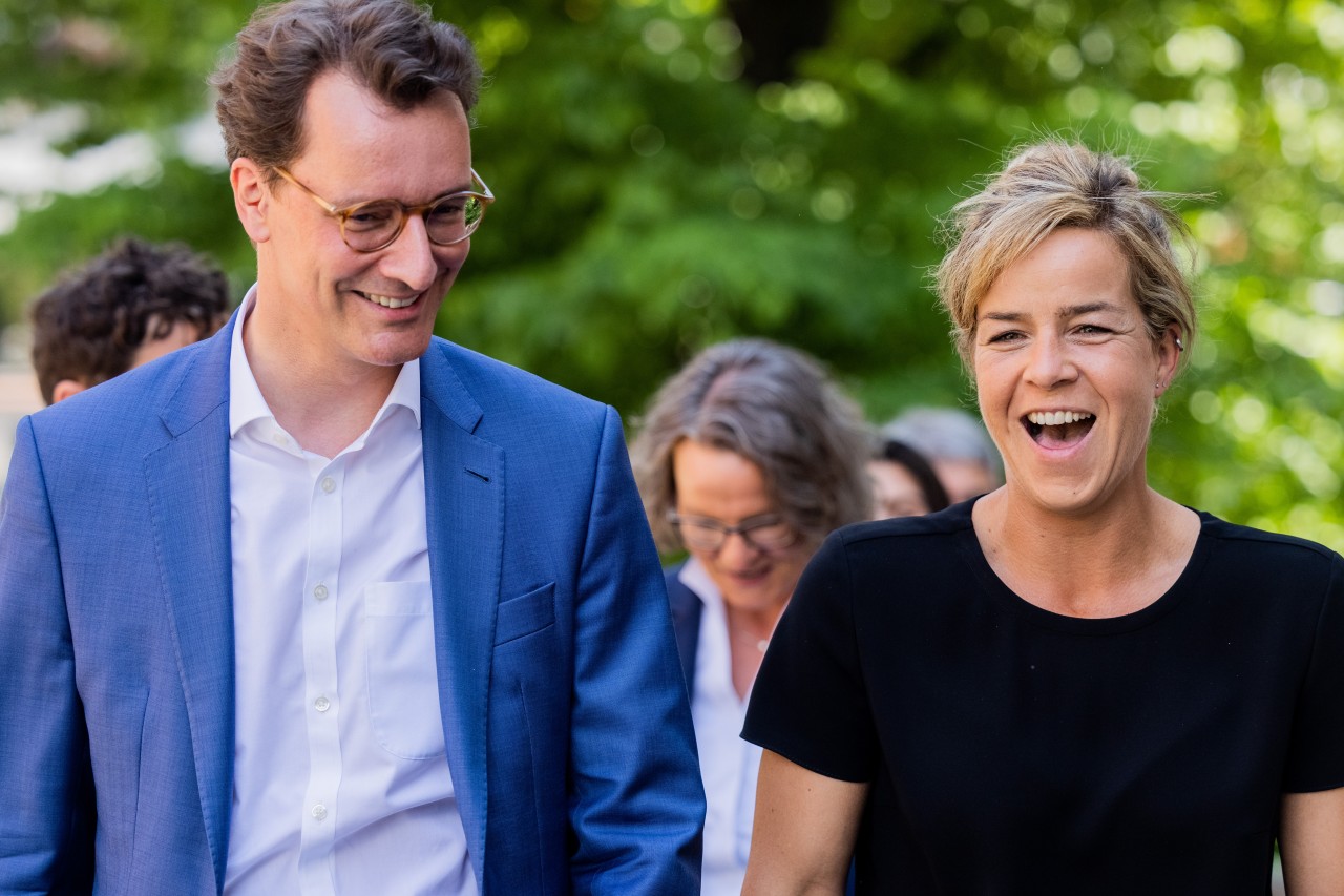 NRW: Hendrik Wüst (CDU) und Mona Neubaur (Grüne) wollen gemeinsam regieren. (Archivbild)