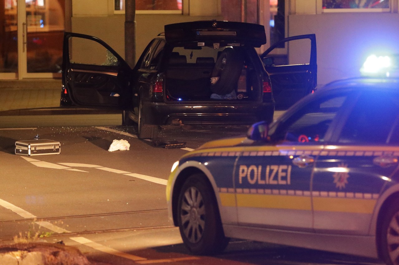 Der Schütze verunfallte nach der Schießerei mit seinem Fluchtfahrzeug in Gevelsberg. (Archivaufnahme)