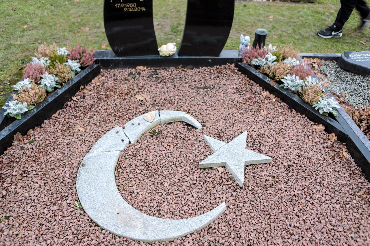 NRW: In der Silvesternacht wurden in Iserlohn zahlreiche muslimische Gräber geschändet.