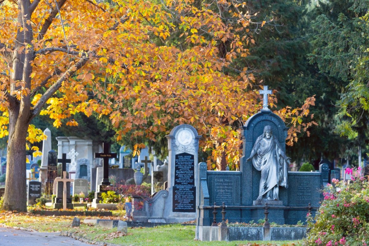 NRW Neuss Friedhof.jpg