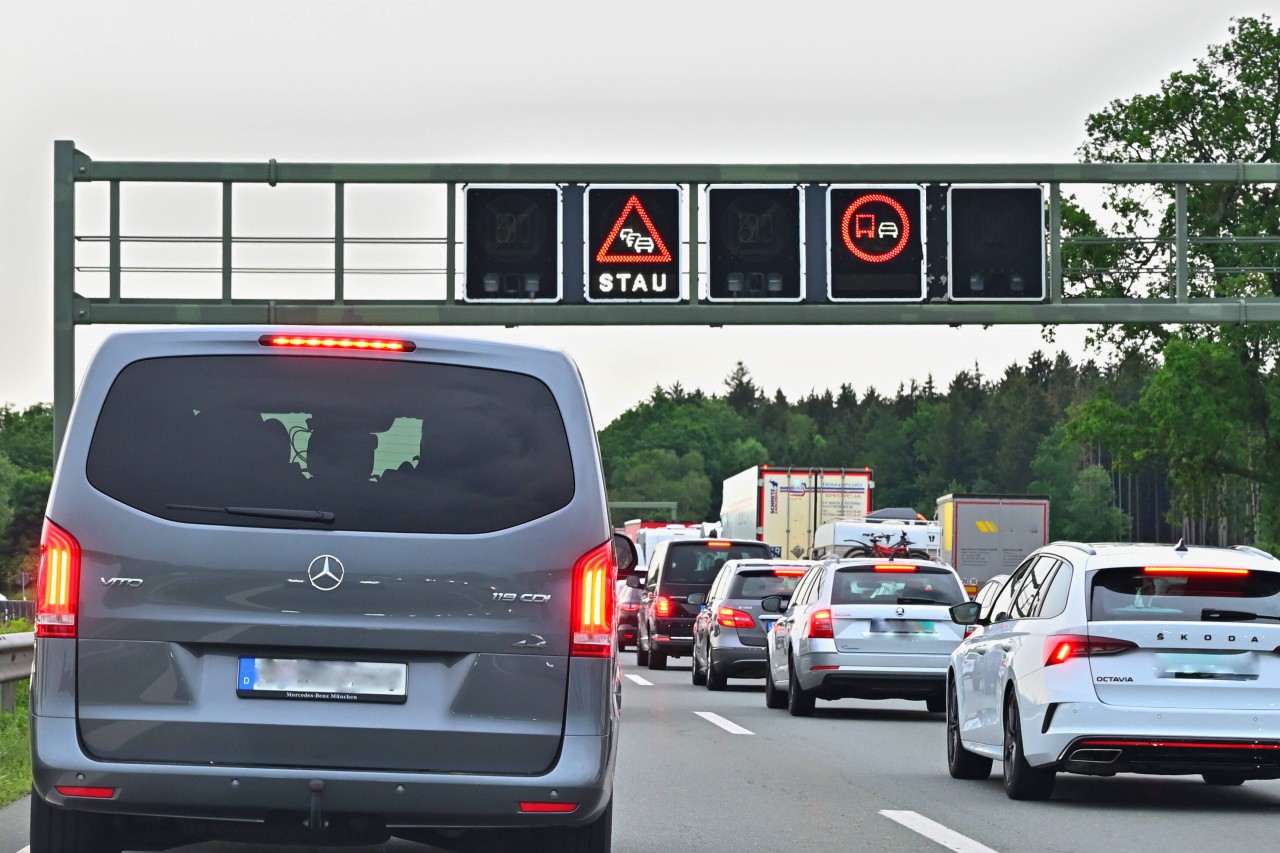 Staut es sich in NRW erneut auf den Autobahnen an Fronleichnam sowie an Pfingsten? (Symbolbild)
