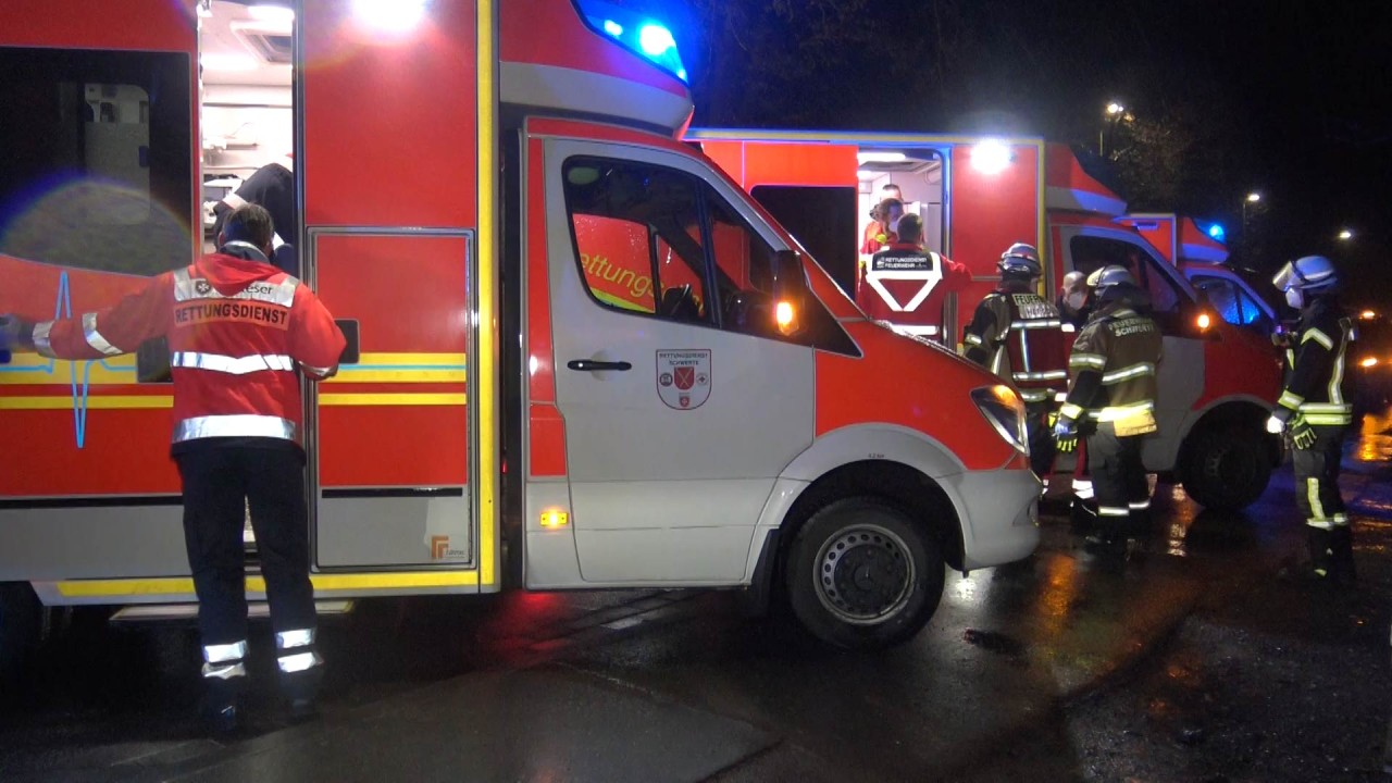 NRW: Bei dem Vorfall mussten mehrere Menschen in verschiedenen Krankenwagen versorgt werden.