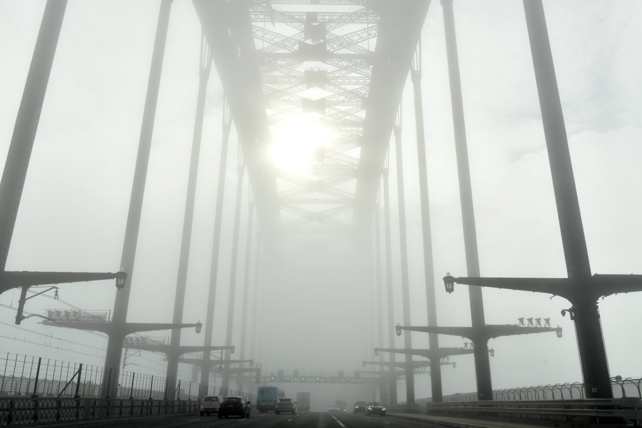 Nebel ist gerade für den Straßenverkehr eine unterschätzte Gefahr. (Symbolfoto)