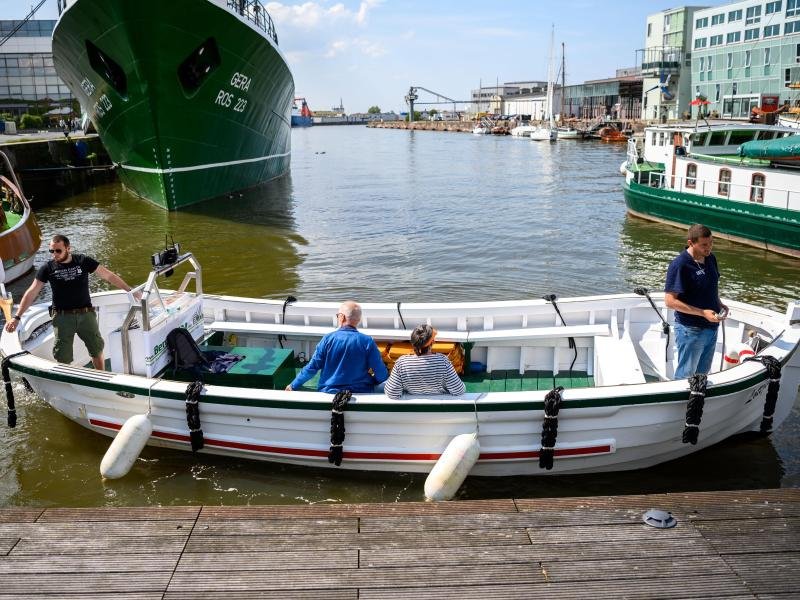 Neue maritime Attraktion in Bremerhaven: Ein Wassertaxi pendelt an den Wochenenden im Stundentakt. 