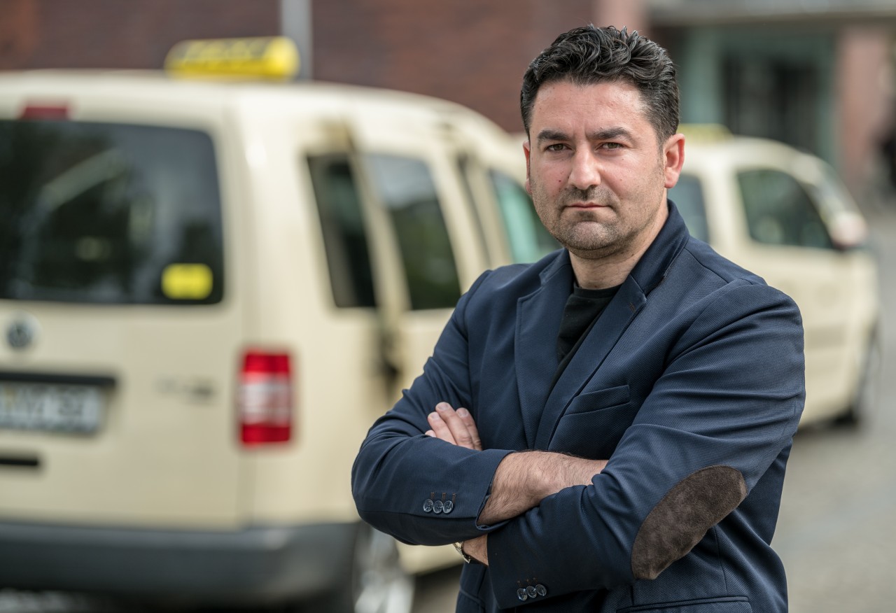 Oberhausen: Sezgin Onur, Betriebsleiter bei Taxi-Team, fordert höhere Tarife.