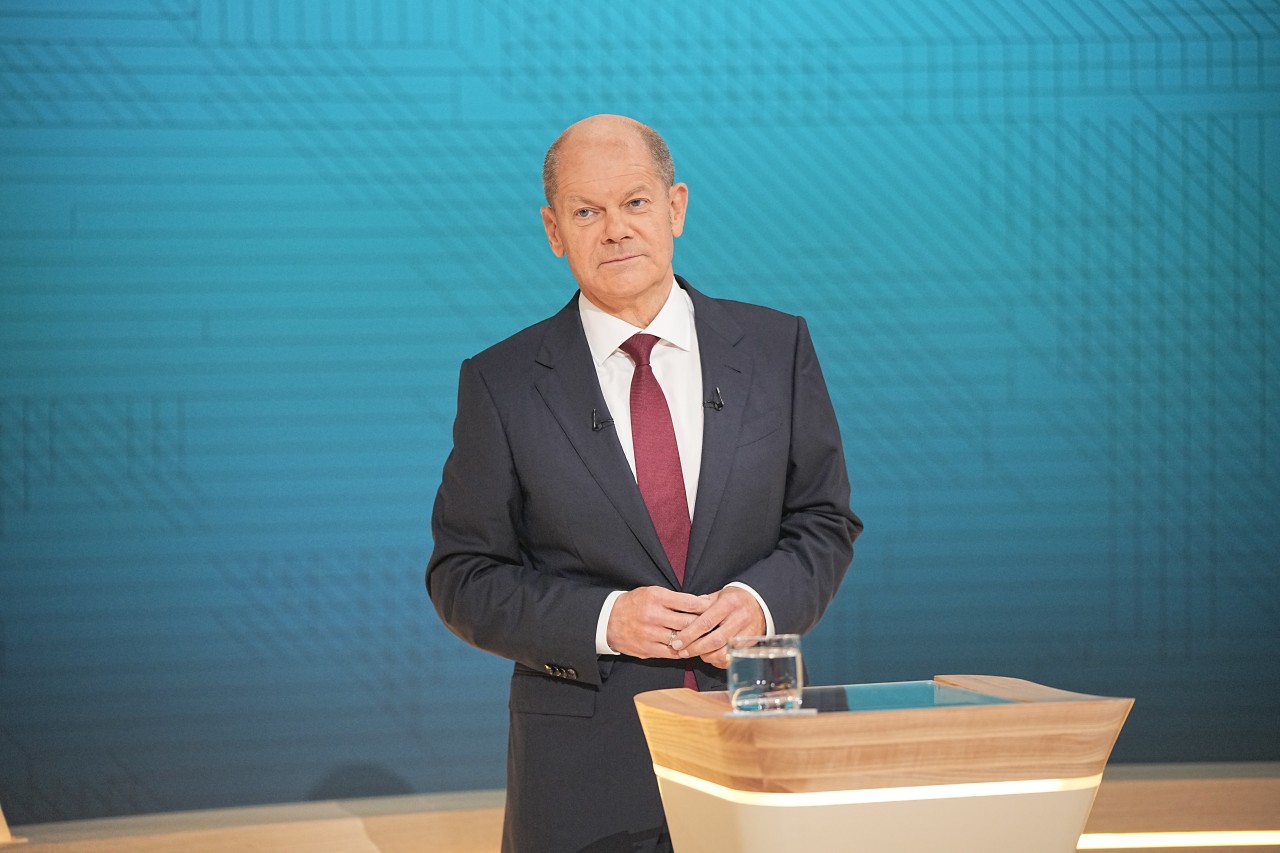 Olaf Scholz beim Triell im Studio von ARD und ZDF.