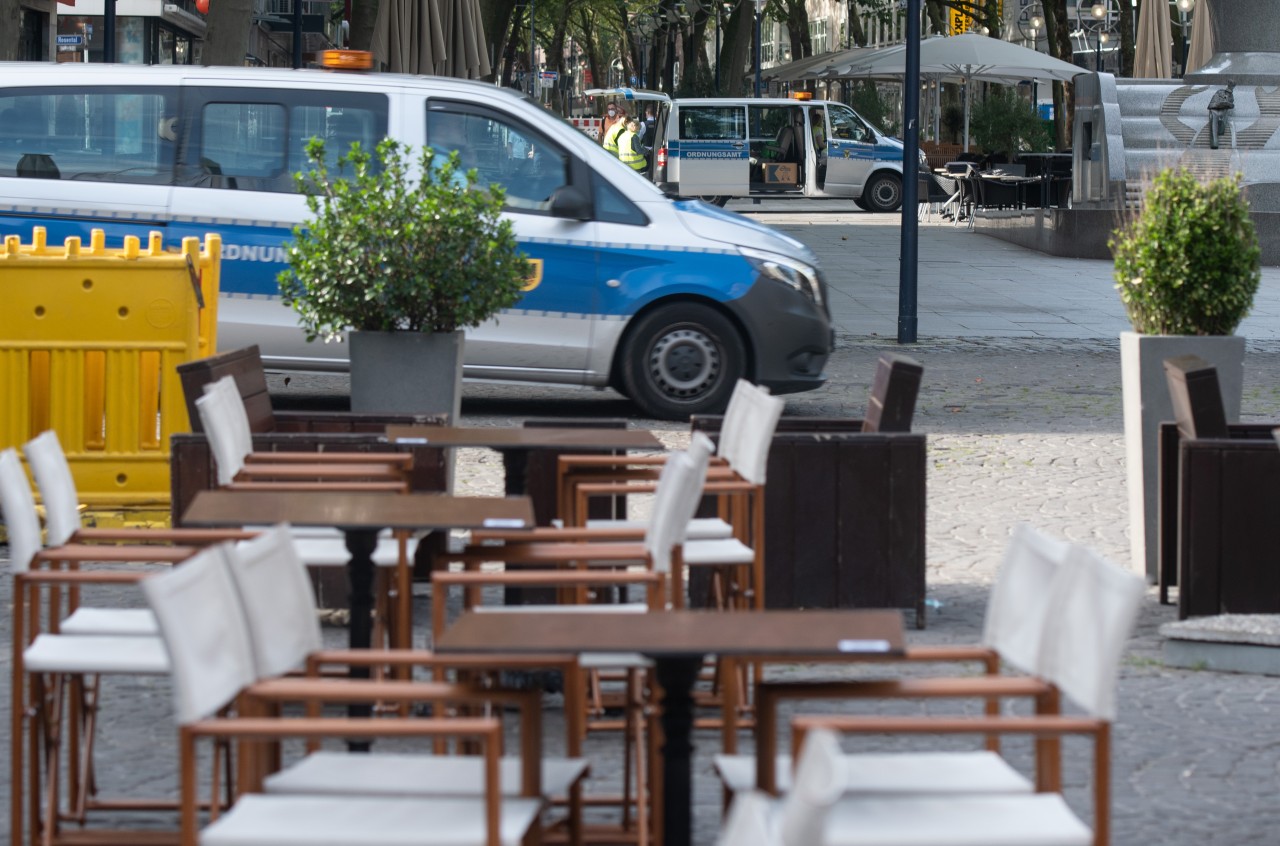 Trotz mehrerer Anhaltesignale der Polizei Dortmund fuhr der Pkw-Fahrer weiter. (Symbolbild)