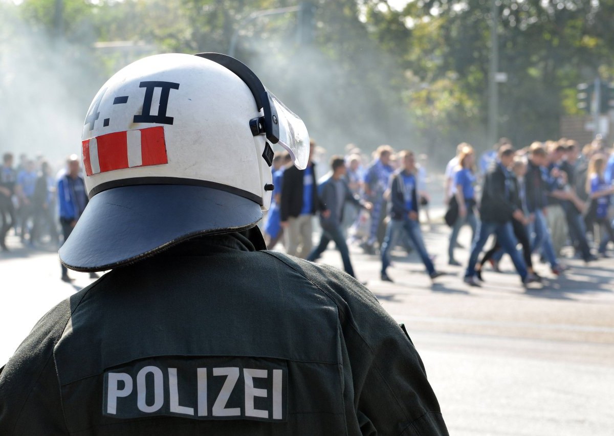 Polizei_Derby_Schalke_Dortmund.jpg