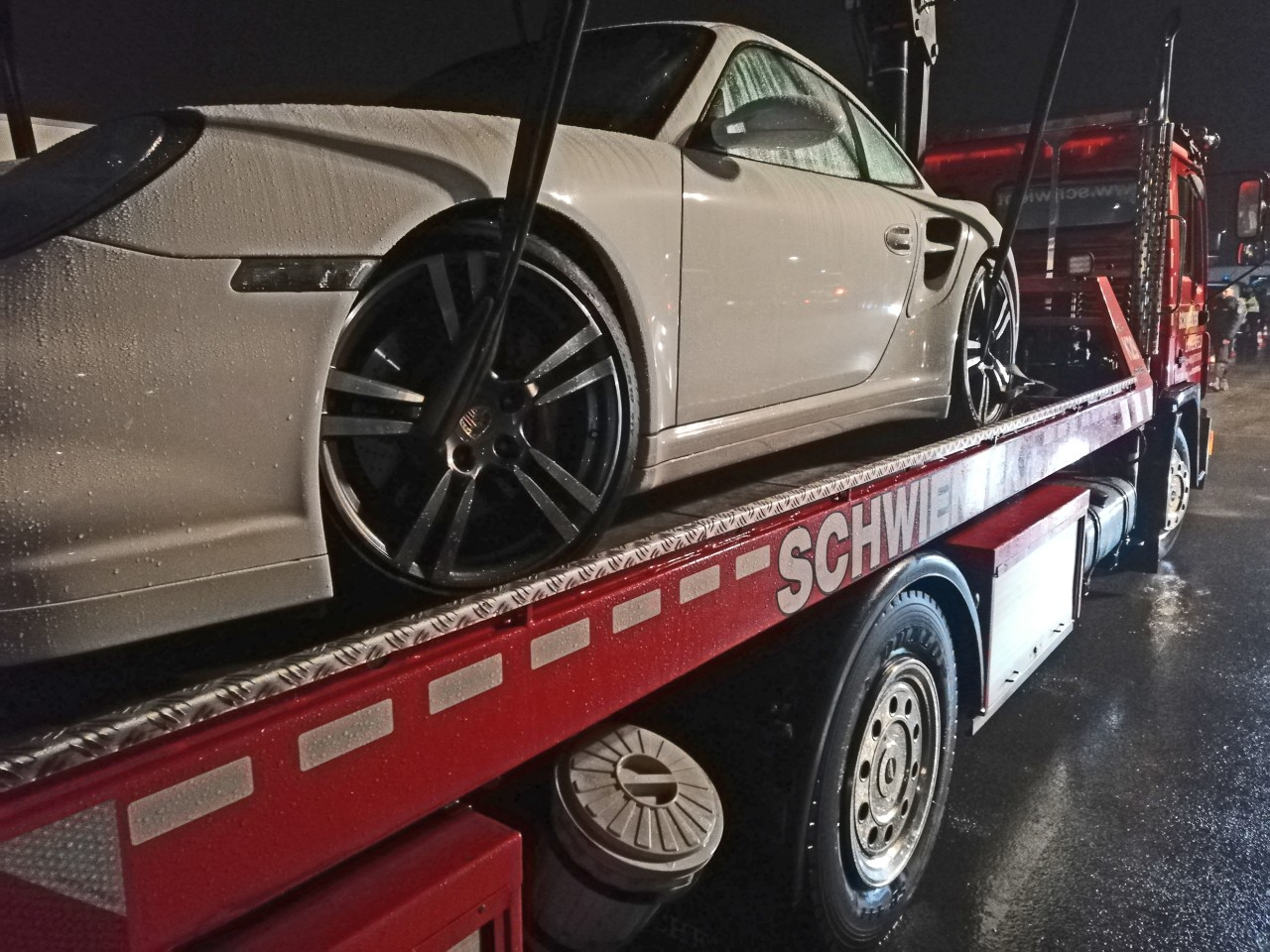 Dieser Porsche wurde bei der Kontrolle von der Polizei sichergestellt. 