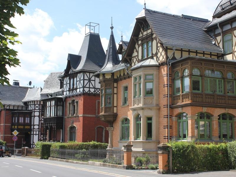 Prachtvolle Bauten: Die einstigen Villen der Spielzeugfabrikanten in der Coburger Allee in Sonneberg.
