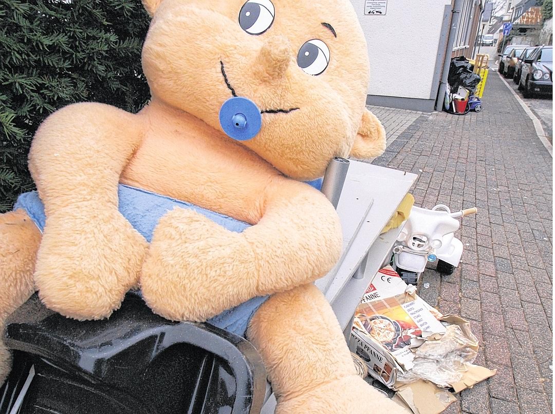 Wenn der Liebling aus Stoff nur noch ein Staubfänger ist - die Sperrmüllabfuhr nimmt ihn mit.