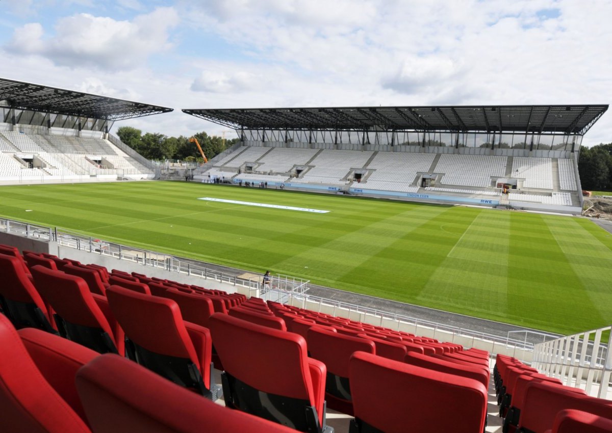 RWE_Stadion_WAsser.jpg