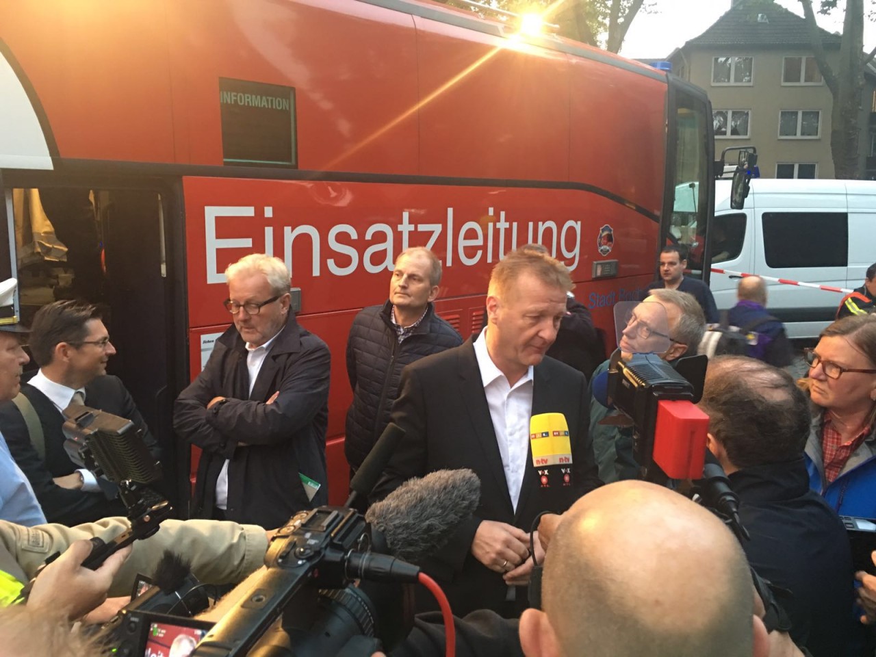 Innenminister Ralf Jäger machte sich ein Bild der Lage am Bergmannsheil.