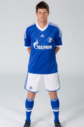 Klaas-Jan Huntelaar im neuen Heimtrikot des FC Schalke 04.
