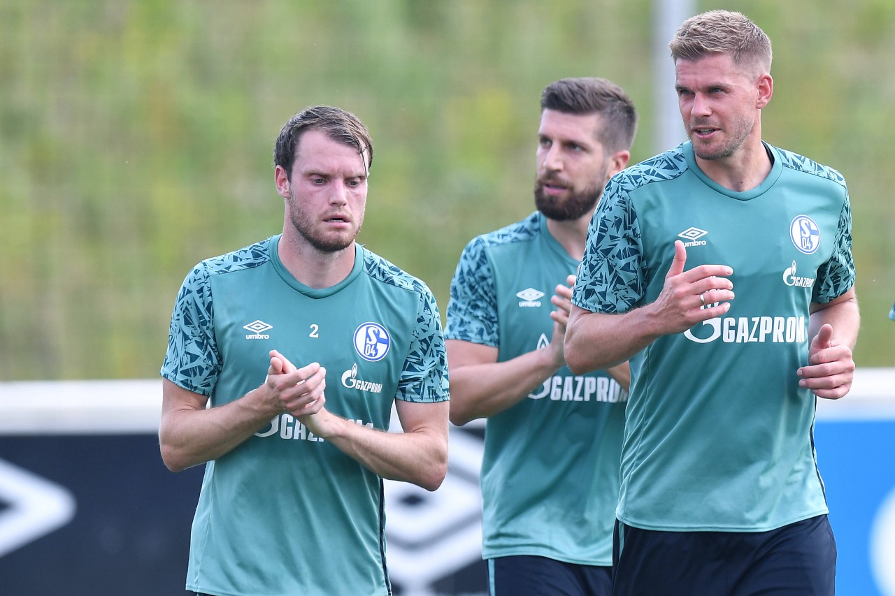 Die ersten Neuzugänge um Thomas Ouwejan (l.) und Simon Terodde (r.) trainieren schon auf Schalke.