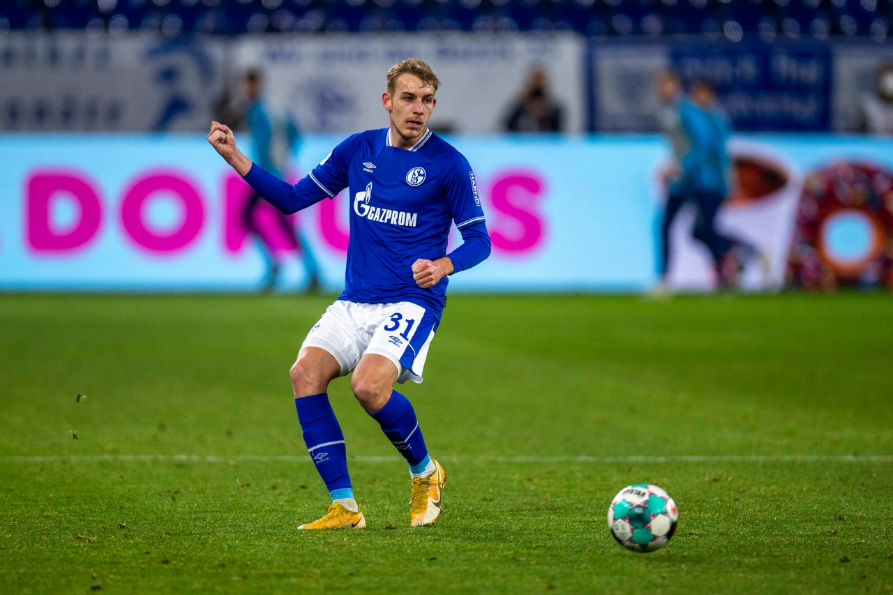 Eigengewächs Timo Becker verlängert seinen Vertrag bei Schalke.