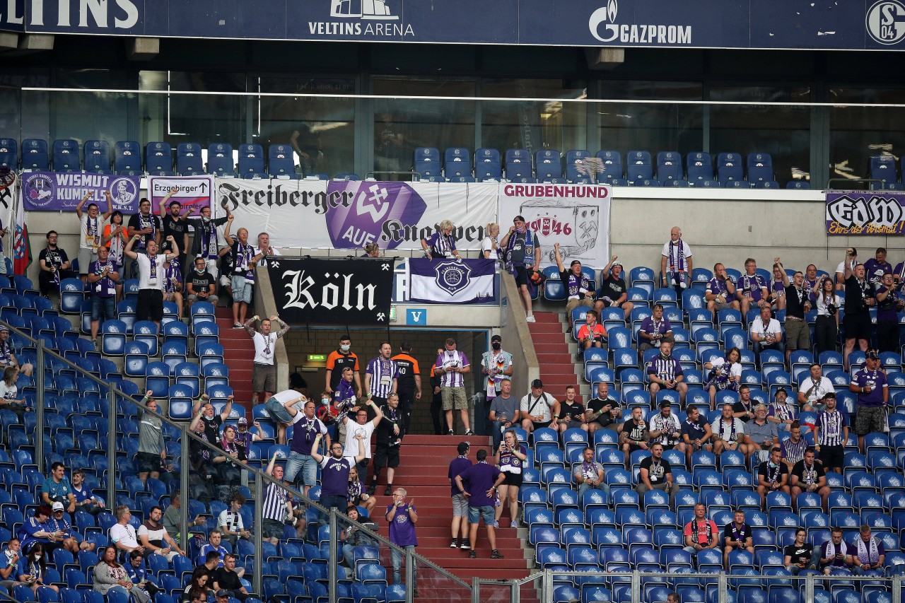 Gäste-Fans beim FC Schalke 04: Aue brachte 1000 Fans mit