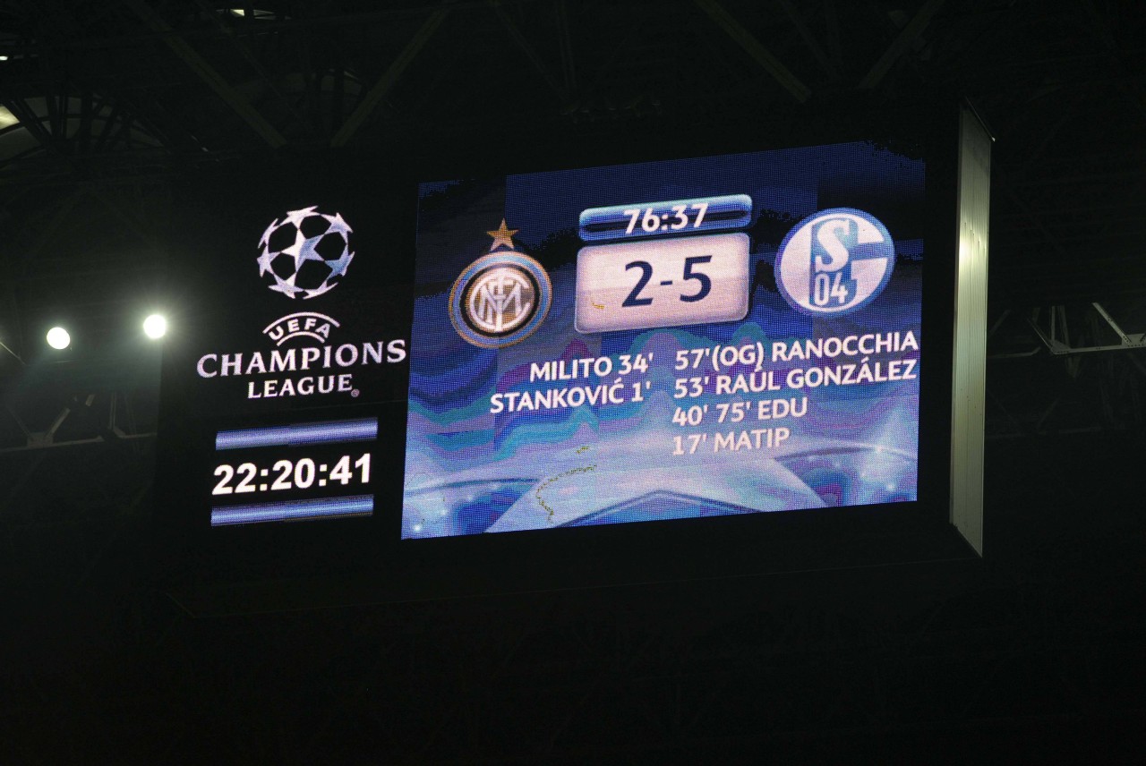 Ein Bild für die Geschichtsbücher: Der FC Schalke 04 gewinnt mit 5:2 gegen Inter Mailand.