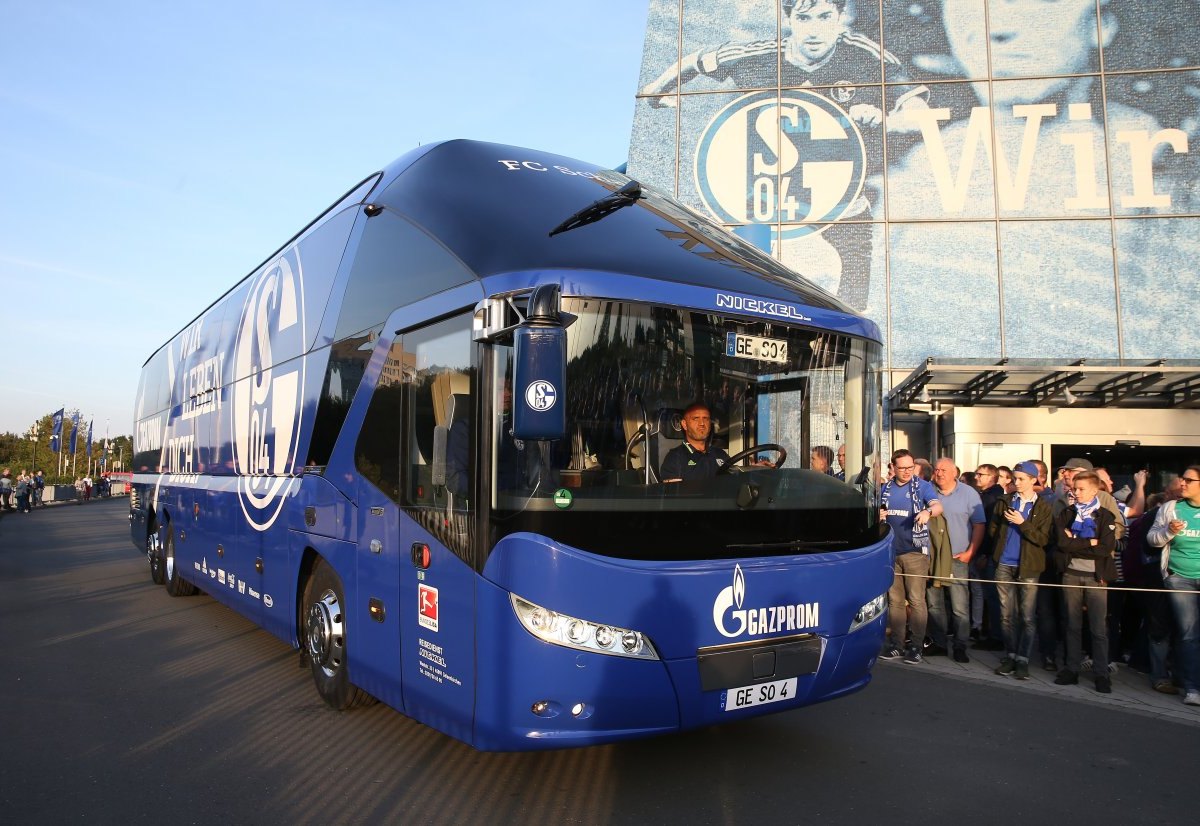 Schalke-Mannschaftsbus.jpg