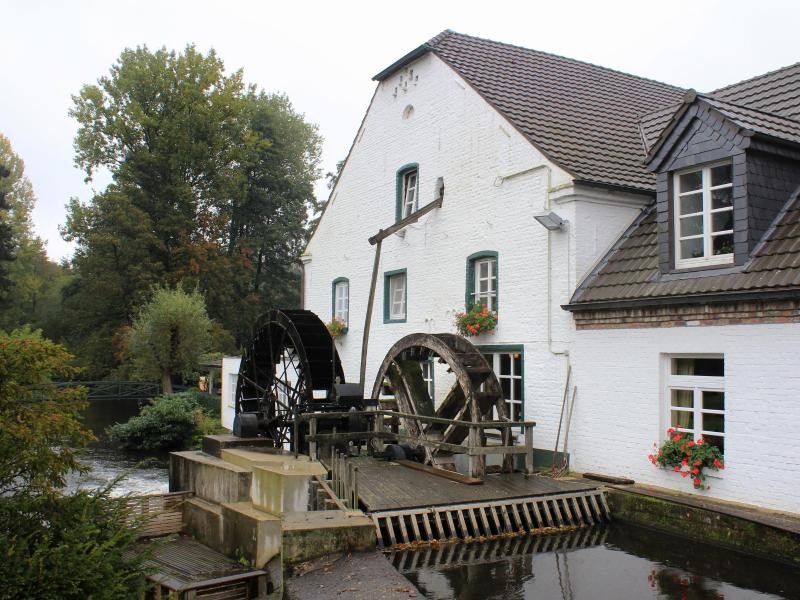 Einst gab es in der Region 94 Wassermühlen. Die Mühlrather Mühle ist heute die einzige mit einem Doppelmühlrad.