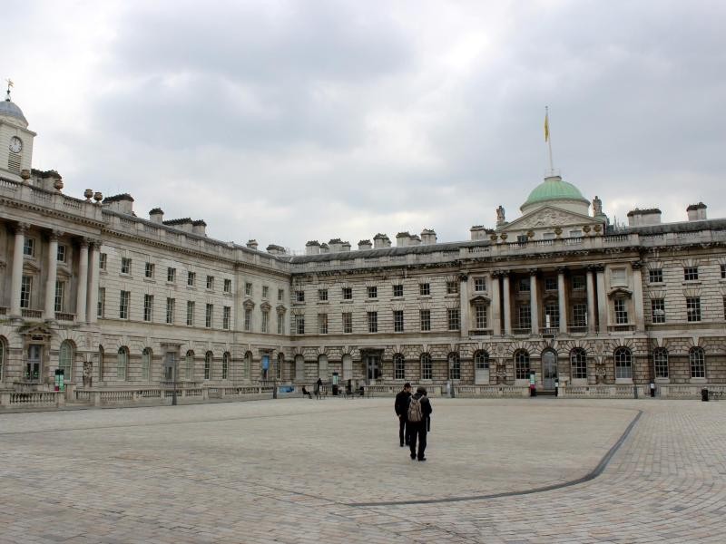 Prunkvoll: das Somerset House, das in Goldeneye für eine in St. Petersburg spielende Straßenszene genutzt wurde.