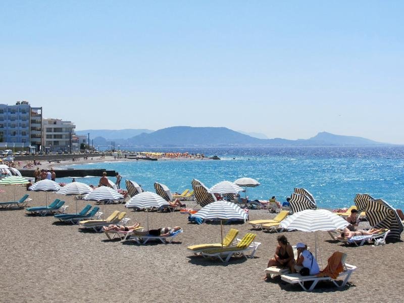 Sonnenbaden auf Rhodos: Griechenland dürfte im Sommer mit das gefragteste Reiseziel im Ausland sein.