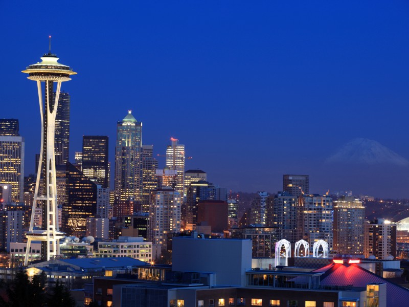 Die Space Needle wurde durch den Stuttgarter Fernsehturm inspiriert. Edward E. Carlson entwarf schließlich das Restaurant im Himmel. 