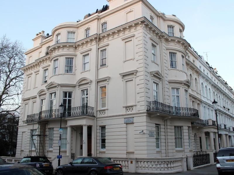 Die Wohnung im ersten Stock dieses Hauses in Notting Hill stellte im Film Spectre Bonds Privatwohnung dar.