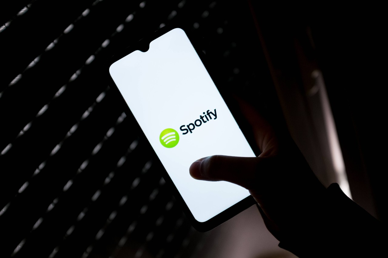 Auf Spotify gibt es ein Kinder-Hörspiel, das Nutzer nicht einfach bedenkenlos anhören sollten. (Symbolfoto)