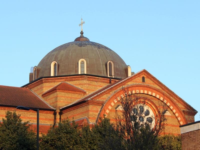 Russland in London: die griechisch-orthodoxe St. Sophia's Greek Cathedral im Londoner Stadtteil Bayswater, die in dem Bond-Film Goldeneye eine russisch-orthodoxe Kirche in St. Petersburg darstellte.