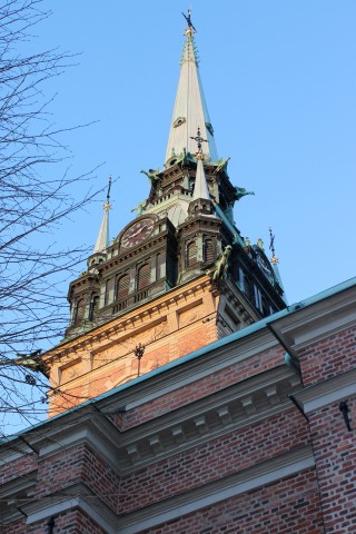 Der höchste Punkt in Gamla Stan, der Stockholmer Altstadt, ist die Turmspitze der deutschen Kirche. Fast 100 Meter misst das Gotteshaus.