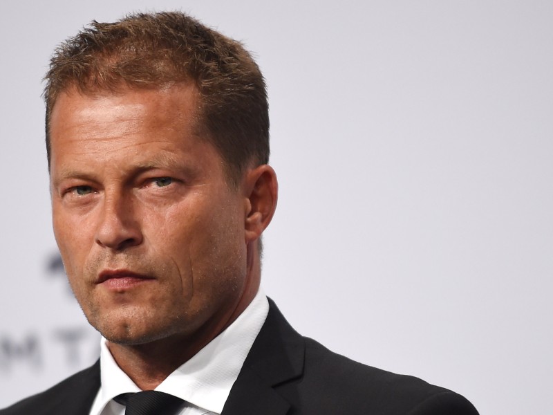 Til Schweiger (53) kennt heute jeder. Er feierte als Regisseur, Produzent und Schauspieler unzählige Erfolge. Momentan dreht Schweiger an der Seite von Matthias Schweighöfer (35) die Action-Komödie „Hot-Dog“ in Brandenburg.