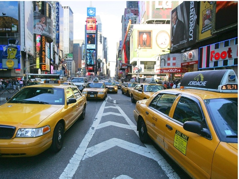 Der Broadway ist das Theaterviertel am Times Square in New York.