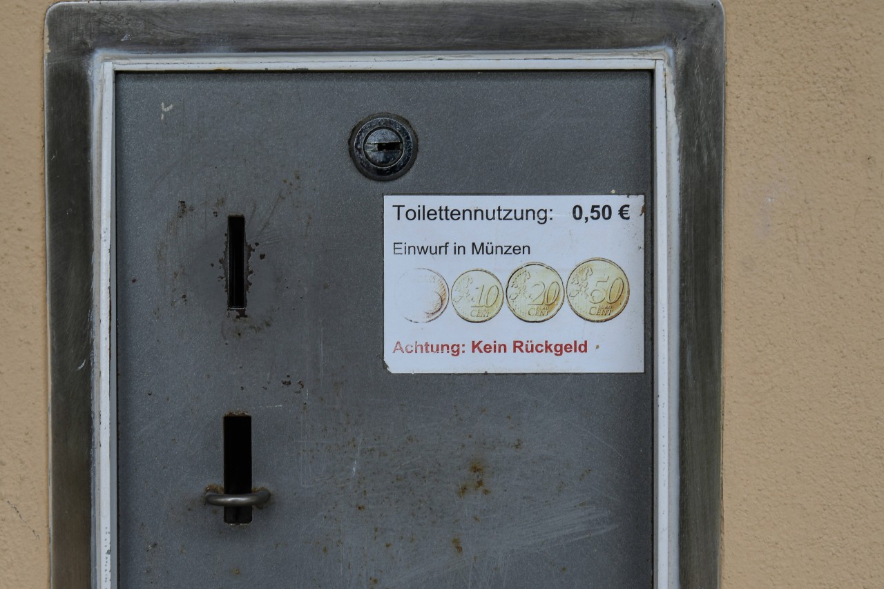 Hauptbahnhof Bochum: Betrüger kassieren Geld für Toilettennutzung ab. (Symbolbild)