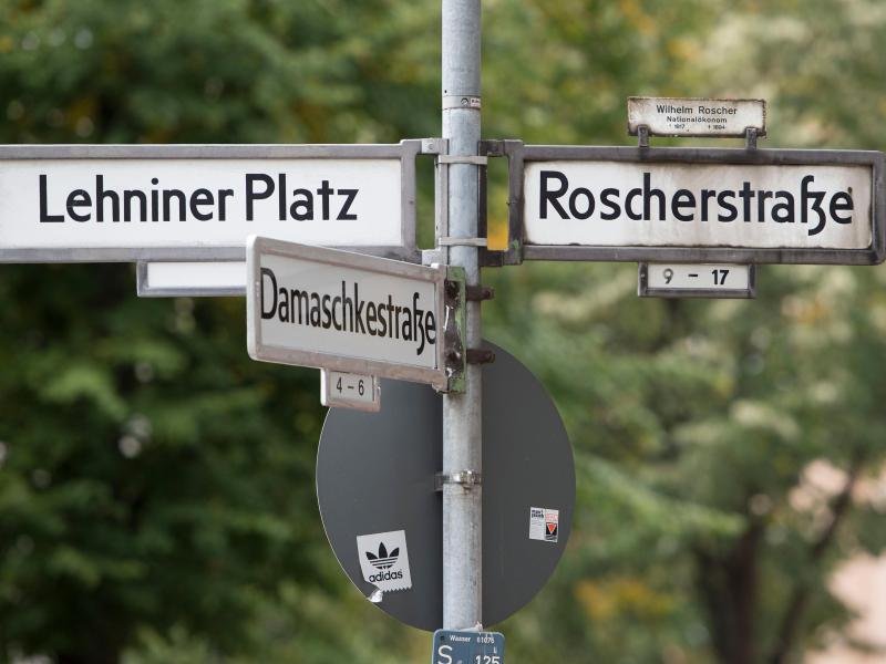 Unterwegs in Berlin auf den Spuren Erich Kästners: Einheimische und Touristen können entsprechende Stadtführungen unternehmen.