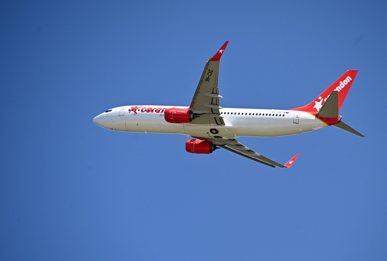 Urlaub auf Mallorca: Ein Flieger der Coredon Airline musste am Sonntag notlanden. (Symbolbild)
