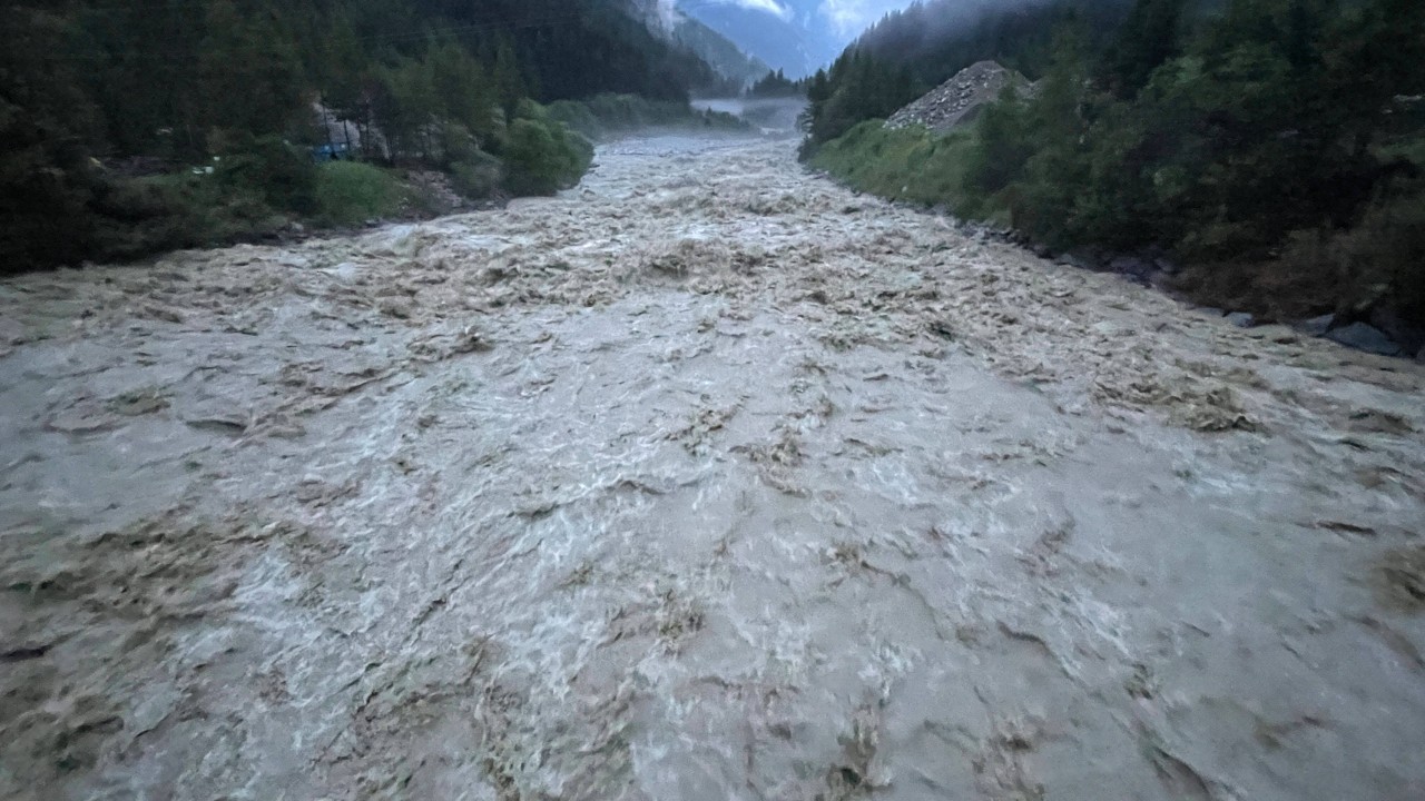 Urlaub in Österreich: Nach einer heftigen Überschwemmung im Süden des Landes werden zwei Personen vermisst.